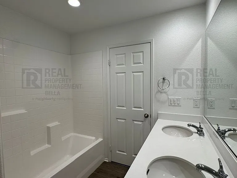 2807 Moonshimmer St — Photo 34