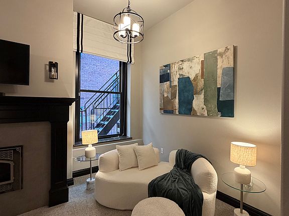 5th image of 170 S Lincoln St #200