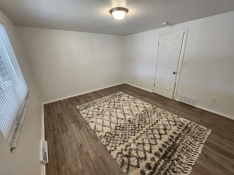 2472 Warren Pkwy — Photo 6