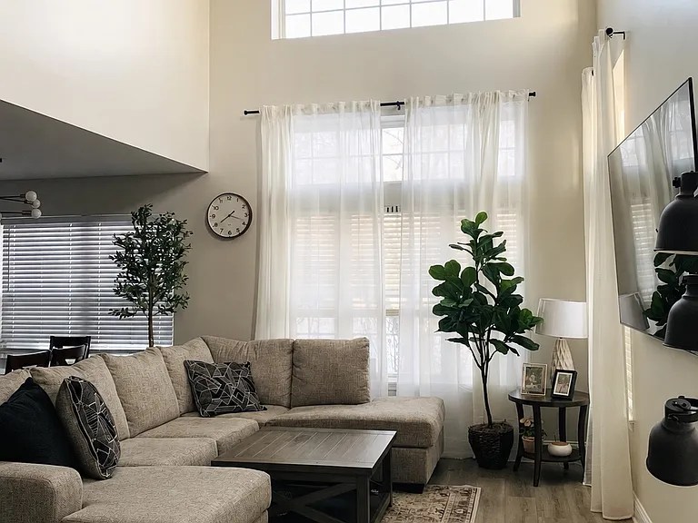 322 Bloomfield Ct — Photo 2