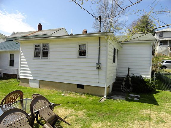 4th image of 824 Brussels Ave