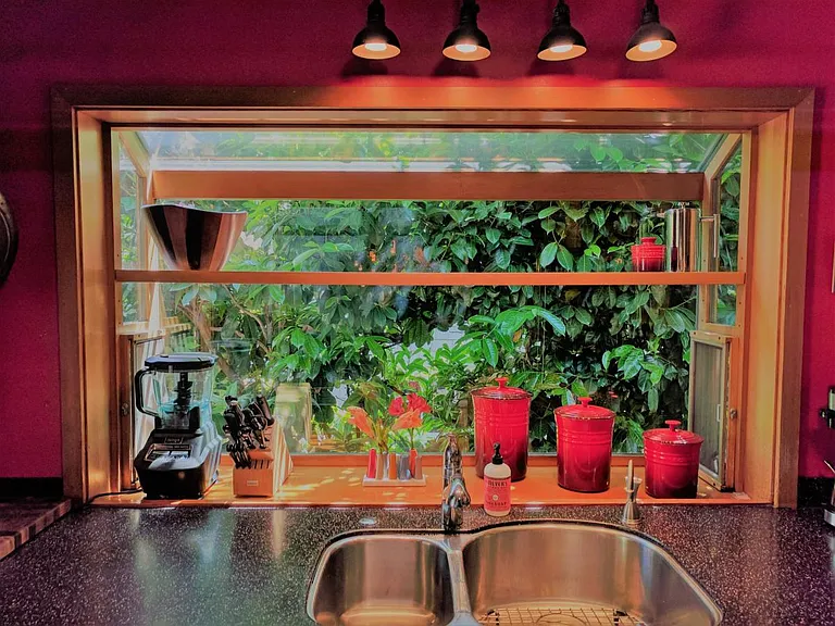 Kitchen: Garden Window