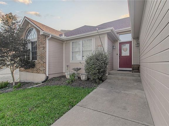 3rd image of 2500 Twin Oaks Dr