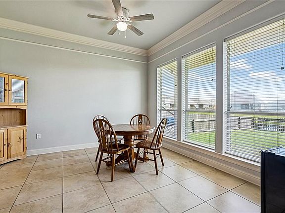 5th image of 612 Lakeshore Village Dr