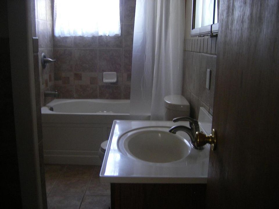 2nd image of 410 E 7th St