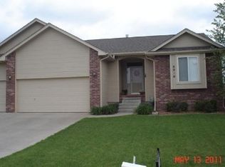 8910 N Ridgewood Ct, Valley Center, KS 67147