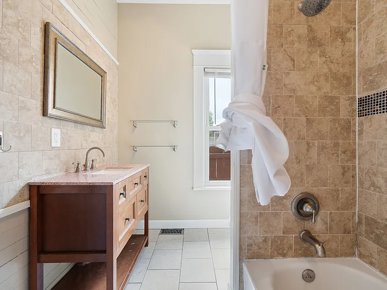 2726 N Roxboro St — Photo 10