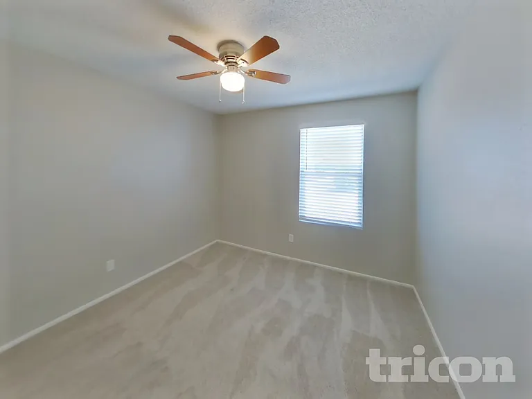 4832 N 87th Ln — Photo 11
