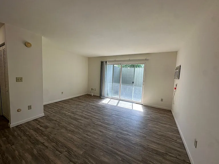 University Park Apartments near Cornell University — Photo 164