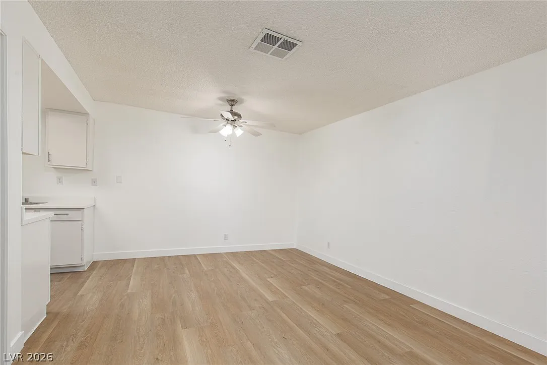 1 bed, 1.0 bath, 599 sqft, $1,050 — Photo 3
