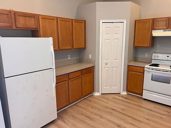 5th image of 761 Leopard Ct