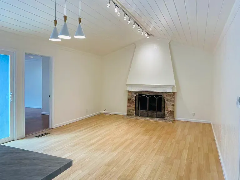 21946 Hyannisport Dr — Photo 3