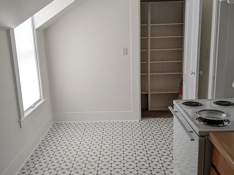 1180 Hudson Rd #4 — Photo 2