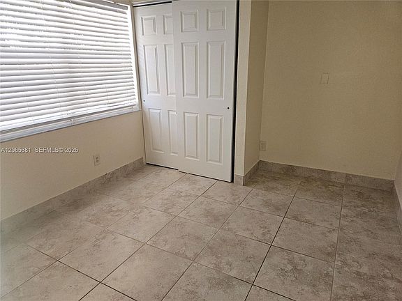 3rd image of 2500 NE 193rd St Unit 2502