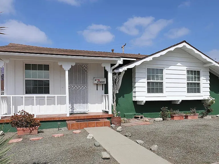 21439 Wardham Ave — Photo 12