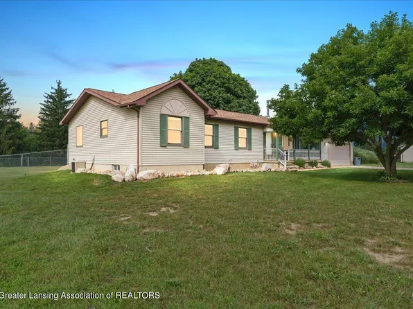 5945 Long Hwy, Eaton Rapids, MI 48827