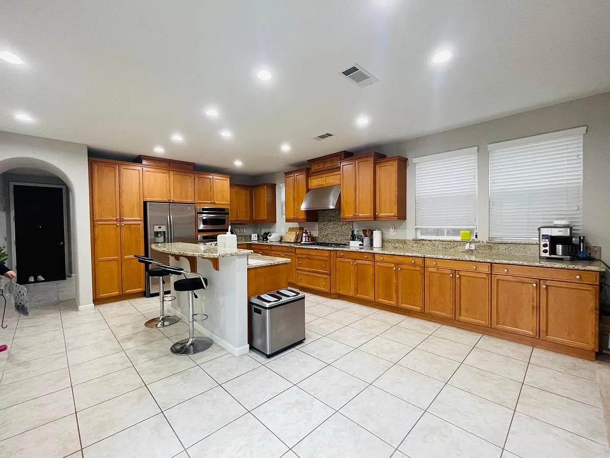 Building Photo - 3850 Highbury Way