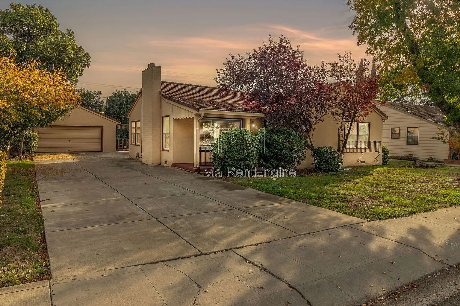 966 W Mariposa Ave photo 1