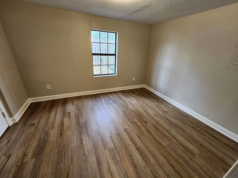 1433 N Brown Ave #B — Photo 8