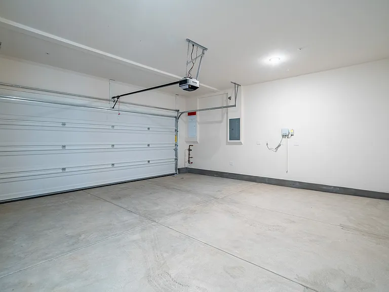 2074 Bergamot St — Photo 38