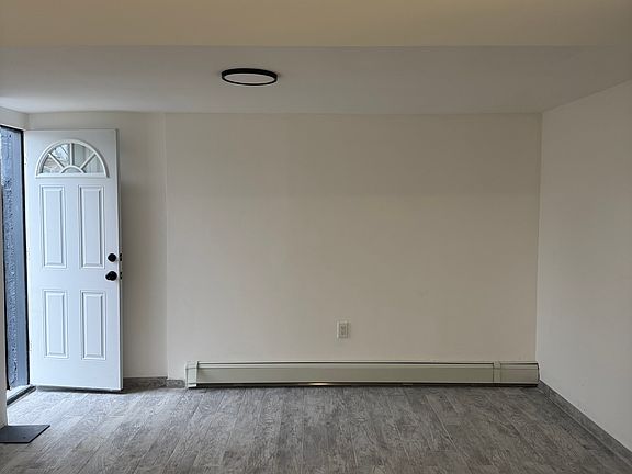 3rd image of 18 Hodges Pl #1