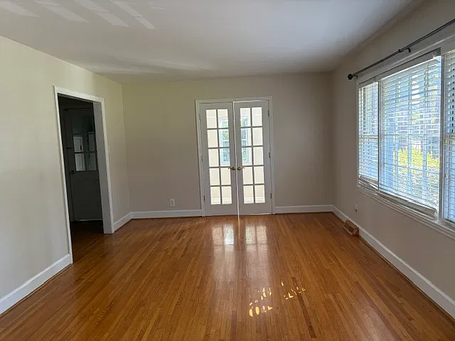 3 bed, 1.5 bath, 1600 sqft, $1,600 — Photo 3