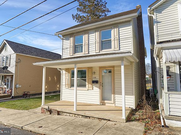 4th image of 228 West St