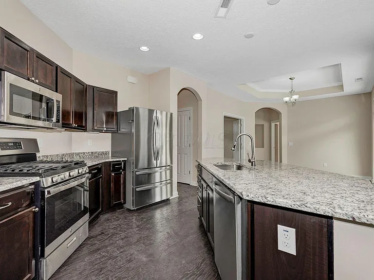 76 Courtyard Crossing Dr — Photo 2