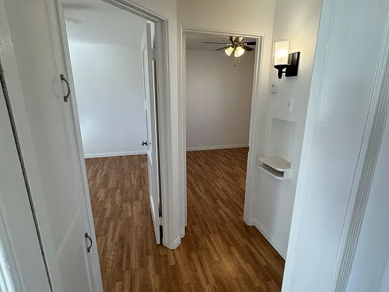 5058-68 Santa Monica Ave — Photo 30