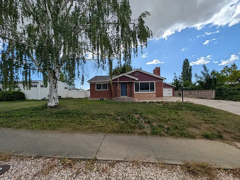 4281 S Orchard Ave — Photo 2