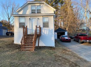 12 Lincoln St, Dexter, ME 04930