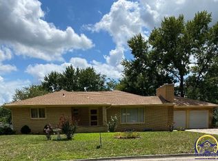 5029 SW 23rd St, Topeka, KS 66614