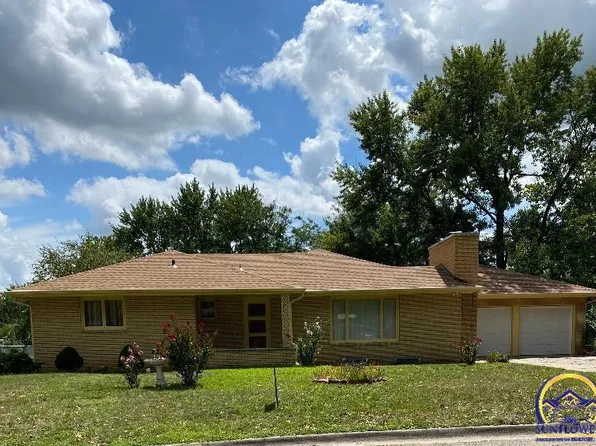 5029 SW 23rd St, Topeka, KS 66614
