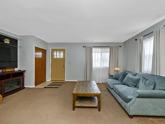 3rd image of 2915 Windon Dr