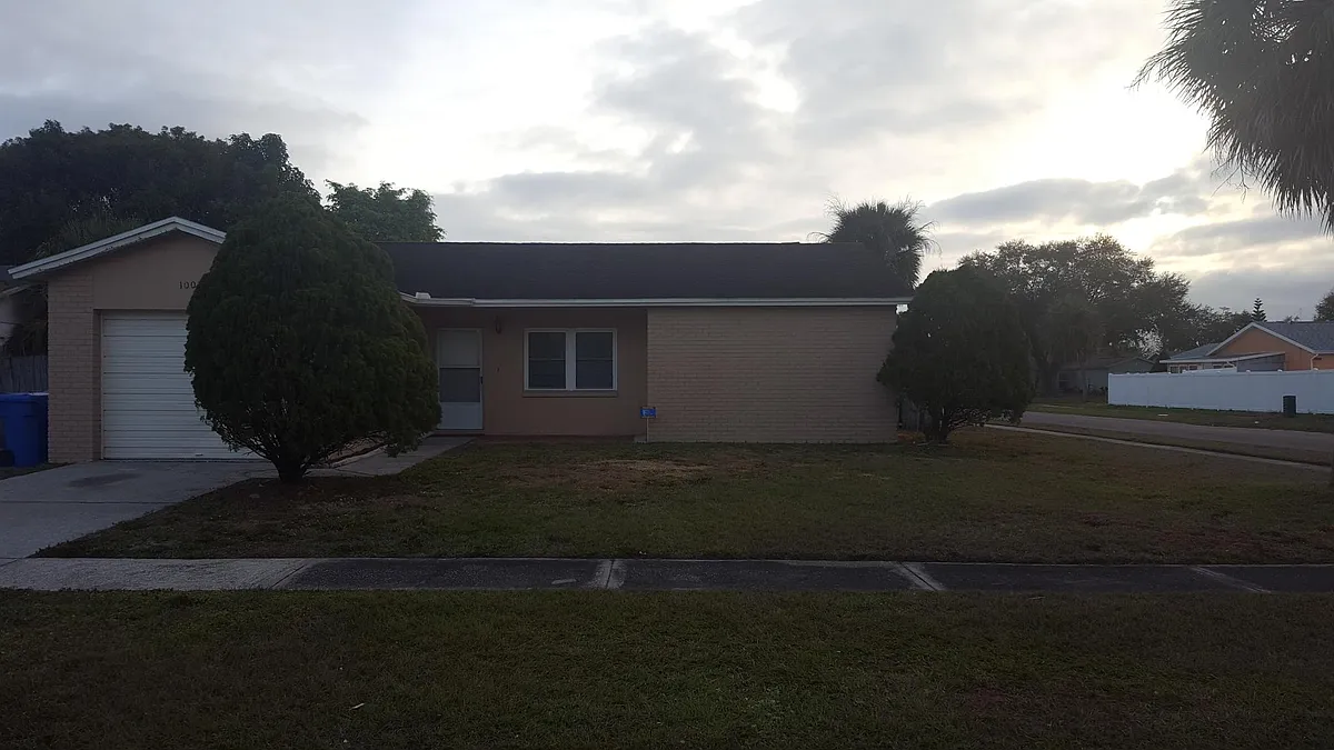 Building Photo - 1001 Lochmont Dr