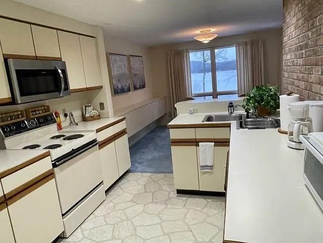 3 bed, 3.0 bath, 2625 sqft, $2,500 — Photo 3