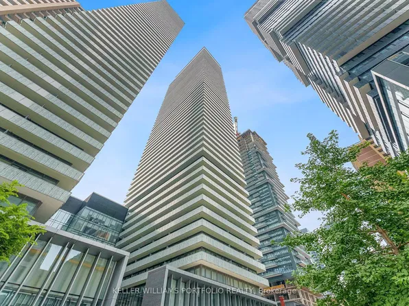 50 Charles St E #5305, Toronto, ON M4Y 0C3