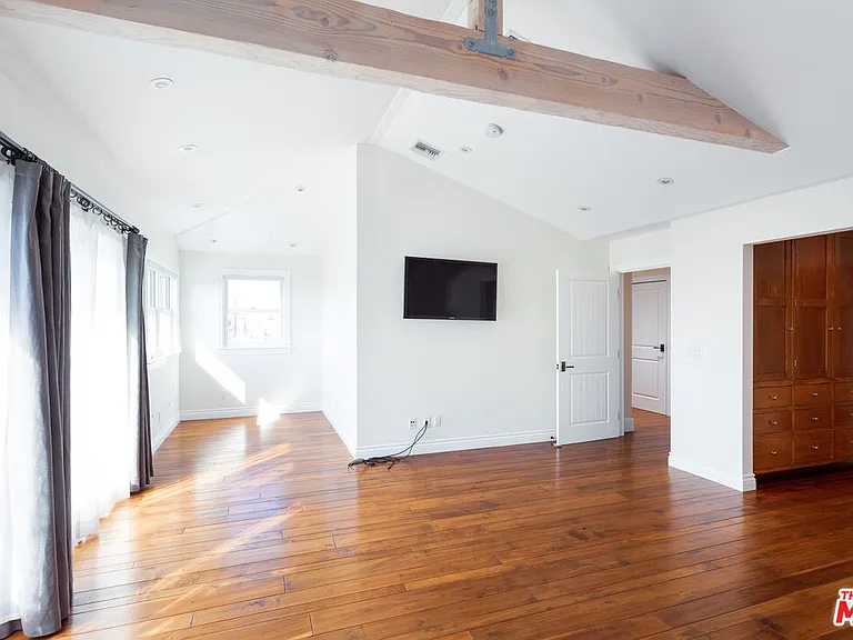 702 Pacific Ave — Photo 16