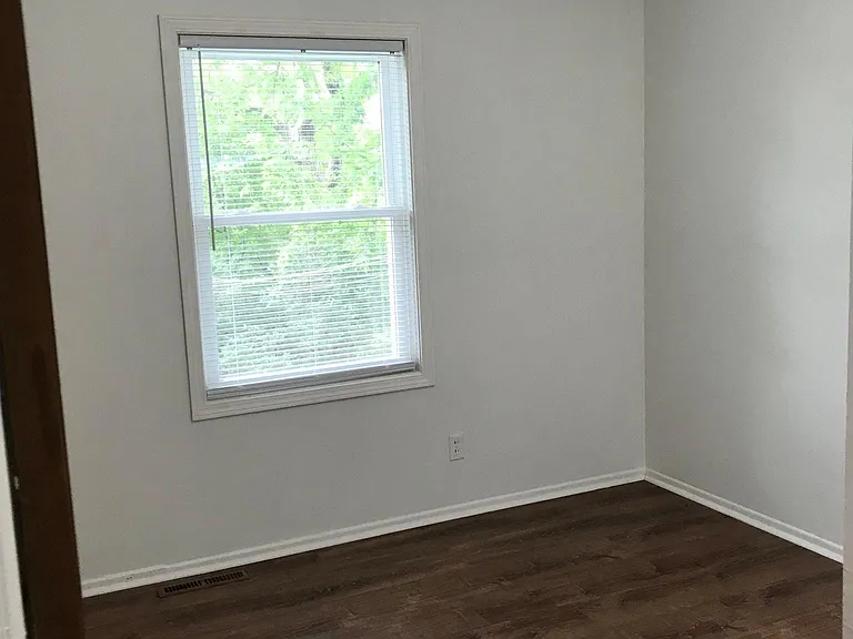 7410 Valley Rd — Photo 11