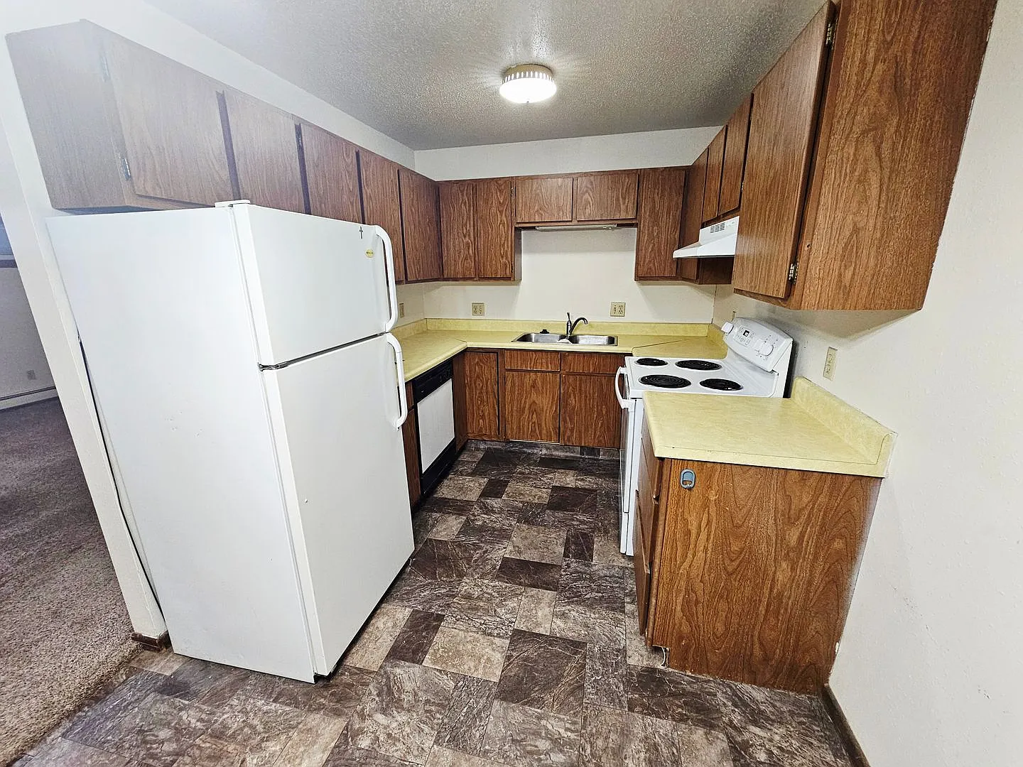 3010 E Rosser Ave — Photo 1