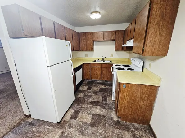 3010 E Rosser Ave, 3010 E Rosser Ave #3, Bismarck, ND 58501