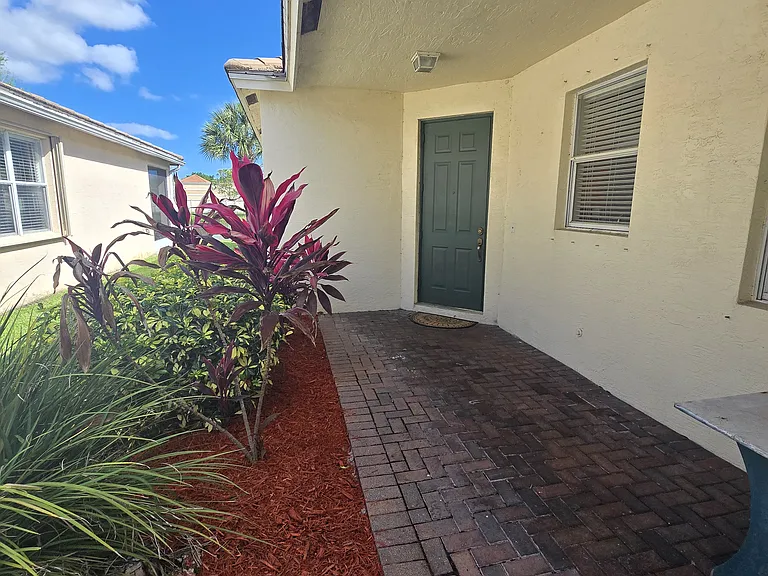 204 SW Coconut Key Way — Photo 5