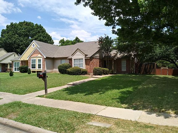 2nd image of 1427 Broadmoor Dr