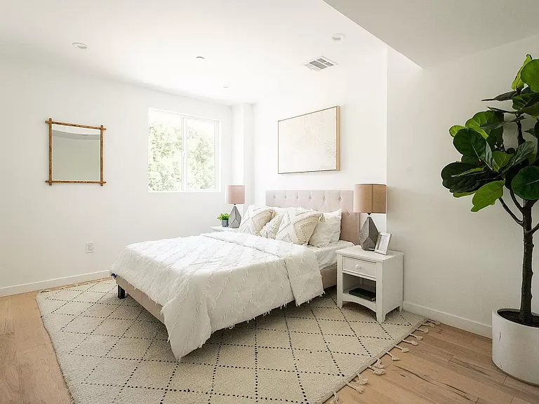 2683 Roseview Ave #2 — Photo 14