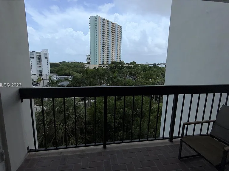 2333 Brickell Ave #614 — Photo 37