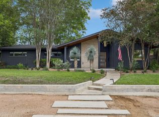 210 Woodcrest Dr, San Antonio, TX 78209