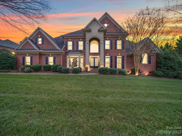 7833 Stonehaven Dr, Waxhaw, NC 28173