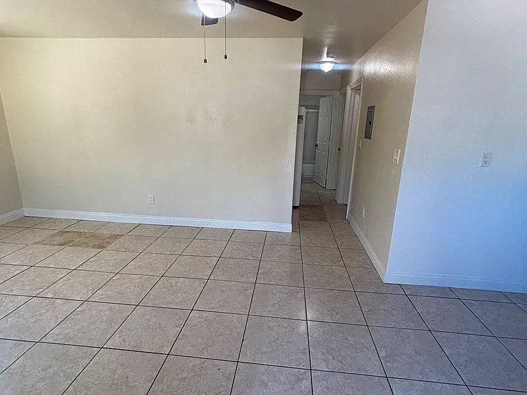 4232 Kenwood Ave — Photo 2