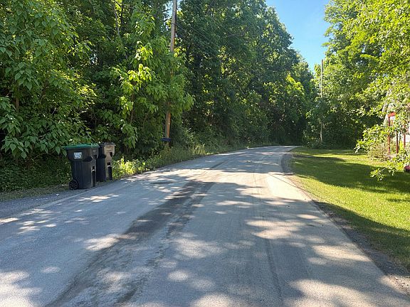 5th image of 33 Warren Myer Rd