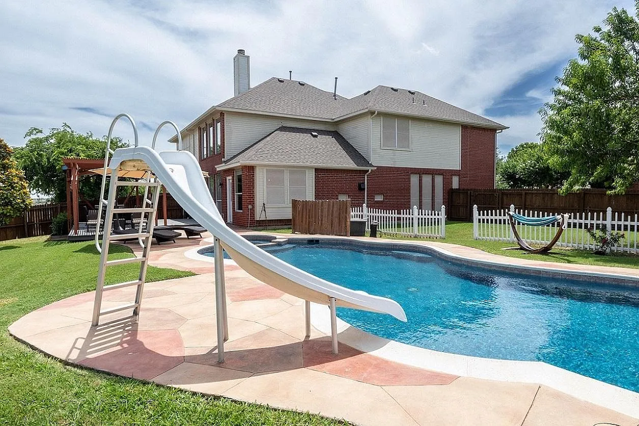 5 bed, 3344 sqft, $5,000 — Photo 2